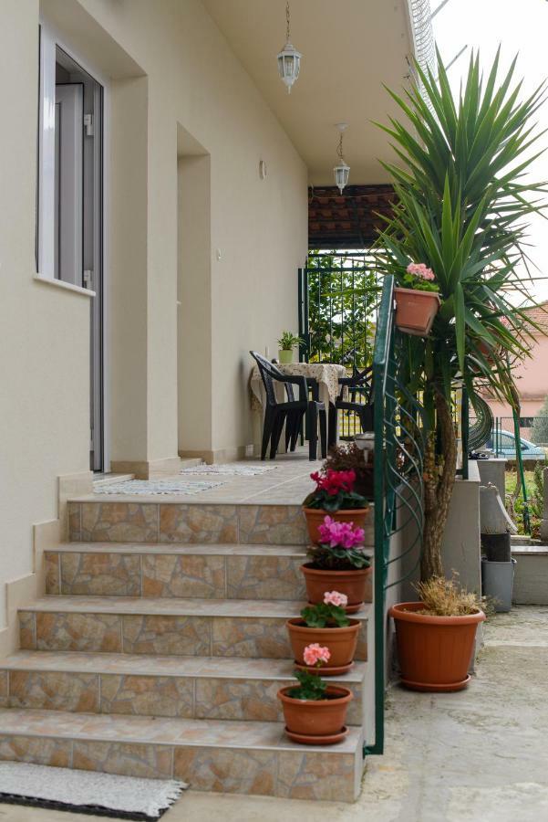 Apartment Sara Trogir Exterior photo